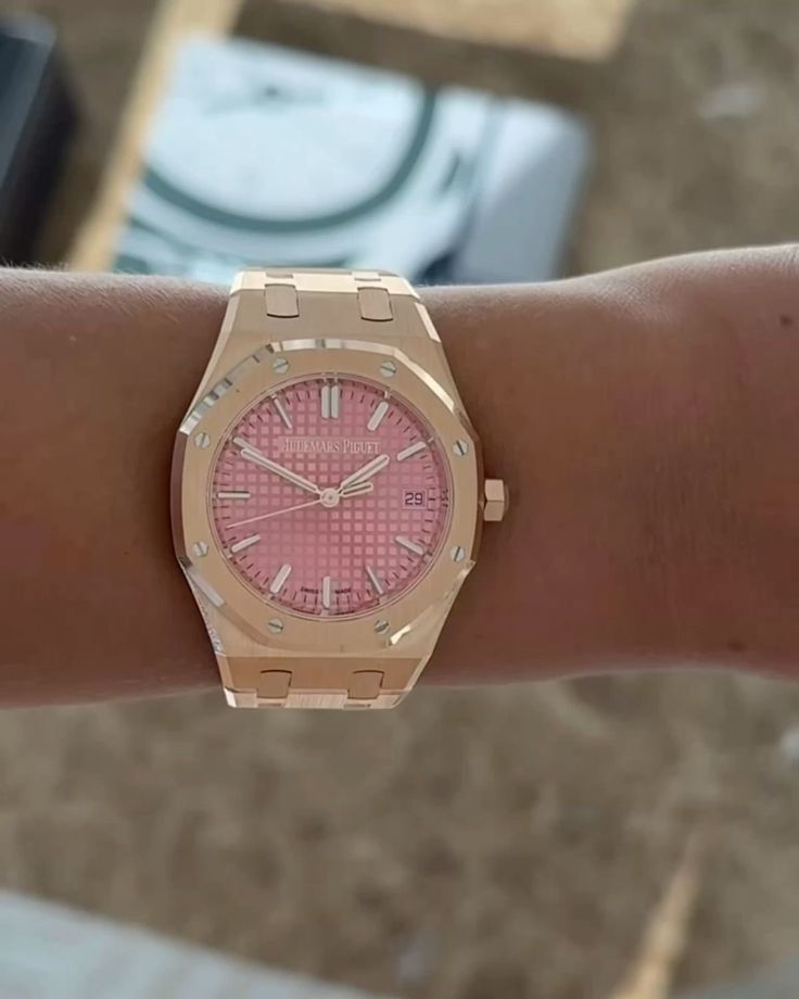 Sell your luxury watch — free corridor valuation